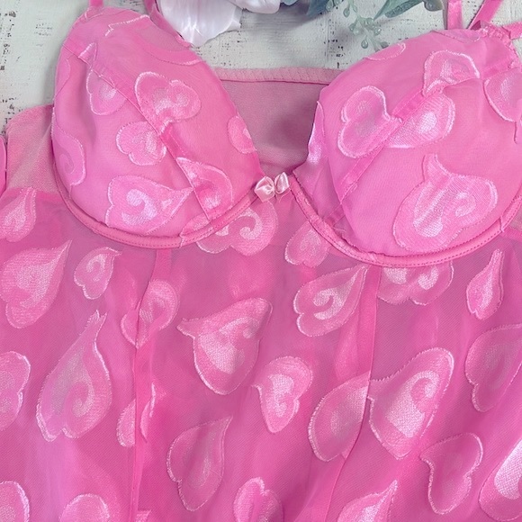 Victoria’s Secret Vintage Pink Hearts Gown Miracle Underwire/Push-up Bra Front - Picture 8 of 10